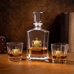 Personlig Golden Crown Shield Initial Hexagonal karaff Whiskeyglas Set med namn och förvaringslåda i trä Födelsedags- och jubileumsgåva för män