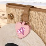 Gepersonaliseerde Roze Poppen Lettertype Sterke Magnetische Lederen Hartvormige Hoed Clip met initiaal Set van 2 Reis accessoires cadeau voor meisjes vrouwen
