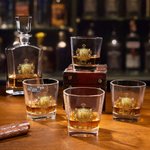 Personlig Golden Crown Shield Initial Hexagonal karaff Whiskeyglas Set med namn och förvaringslåda i trä Födelsedags- och jubileumsgåva för män