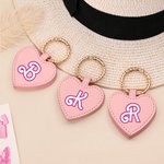 Gepersonaliseerde Roze Poppen Lettertype Sterke Magnetische Lederen Hartvormige Hoed Clip met initiaal Set van 2 Reis accessoires cadeau voor meisjes vrouwen