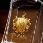 Personlig Golden Crown Shield Initial Hexagonal karaff Whiskeyglas Set med namn och förvaringslåda i trä Födelsedags- och jubileumsgåva för män