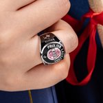 Erfolg. Ehre. Erinnerung | Personalisierter Geburtsstein-Siegelring mit Gravur | Abschluss- und Meisterschaftsring | Geschenk für Sportler Absolventen