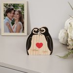 Spersonalizowany drewniany pingwin z czerwonym sercem z 2-5 wygrawerowanymi imionami Dekoracja domu Prezent urodzinowy dla rodziny