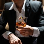 Personalisierte Dragon Initial Name 10 oz Old Fashioned Rock Whiskey Glas Geburtstag Vatertag Geschenk für Mann Barkeeper Whiskey-Enthusiasten