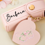 Portachiavi personalizzato a forma di cuore con specchio floreale e custodia per rossetto in pelle PU con nome e iniziali Regalo di nozze e compleanno per damigelle d'onore e amiche