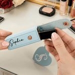 Portachiavi personalizzato a forma di cuore con specchio floreale e custodia per rossetto in pelle PU con nome e iniziali Regalo di nozze e compleanno per damigelle d'onore e amiche