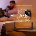 Personligt blommigt monogram initialer LED-nattlampa med namn datum och träbas Heminredning Alla hjärtans dag bröllopspresent för par