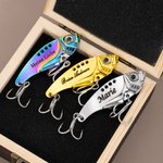Personalisiertes Angelset aus 1-3 bionischen Metallködern und Holzkasten mit Namensgravur Geburtstagsgeschenk für Angelliebhaber