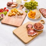 Planche à découper réversible pour le fromage et la charcuterie, gravée au nom de la personne et de la date, avec prise pour les doigts, fabriquée aux États-Unis Cadeau de mariage et de Saint-Valentin