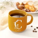 Gepersonaliseerde Floral Initial Name 12 oz Keramische Mok met Biscuit Base Dagelijks gebruik Kantoor Verjaardagscadeau voor familie Vrienden Collega's