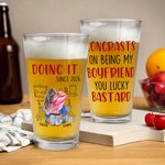 Personalised Hugging Couple Lucky Bastard 16oz Glass Whisky Beer Mug with Names and Year Birthday Valentine's Day Anniversary Gift for Couple