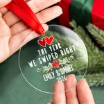 Spersonalizowana ozdoba świąteczna The Year We Swiped Right z imionami i rokiem na drzewie Wiszący prezent walentynkowy dla pary randkującej online