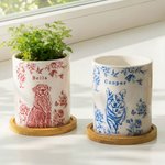 Maceta de cerámica personalizada con foto de mascota Toile de Jouy con agujero de drenaje para el nombre y base de bambú Regalo conmemorativo de pérdida de mascota para dueño de mascota