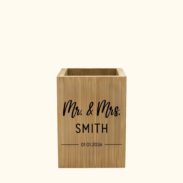 Henkilökohtainen Bambu kynä haltija Desk Organizer nimi ja päivämäärä Office Home Decor Ystävänpäivä lahja pariskunnille