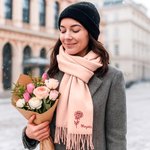 Personoitu erittäin pehmeä ja lämmin huivi kaulushuivi syntymäkukka ja nimikirjailu muodokas lahja ystävänpäiväksi ja syntymäpäiväksi parille