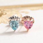 Personalizada Graduación Cap Corazón Birthstone Stud Pendientes con el año grabado y pendientes de la tarjeta de graduación de cumpleaños de regalo para las mujeres