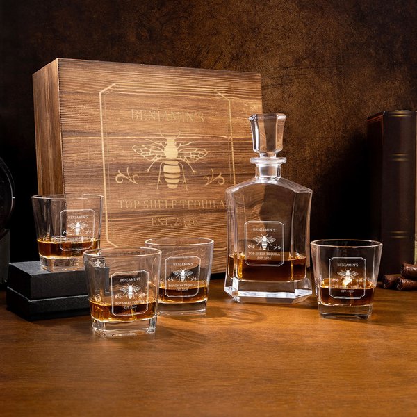 Vaso Decantador de Tequila Personalizado con Insignia Vintage y Diseño de Abeja con Nombre y Año Grabados Regalo de Cumpleaños y Aniversario para Hombres Amantes del Tequila