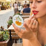 Spersonalizowane lusterko do makijażu z imieniem i nazwiskiem Urodziny Kwiat Motyl Kompaktowe lusterko ze skóry PU Okrągłe kwadratowe lusterko do makijażu z imieniem i nazwiskiem Prezent ślubny dla ko