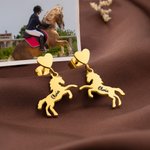 Personalisierte kleine Pferd Herz minimalistische Ohrringe mit Namen Zierlich Schmuck Geburtstag Jahrestag Geschenk für Pferdebesitzer Liebhaber