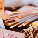 Personalisierte Herz Bogen Rose 5 Pcs Make-up Pinsel Box Set mit Namen und Spiegel Geburtstag Valentinstag Geschenk für Freunde Mädchen