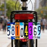 Placa de matrícula personalizada multicolor con número y letra Accesorio para coche Uso diario Regalo de cumpleaños para hombre