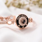 Bracciale di proiezione fotografica con ciondolo a forma di cuore inciso personalizzato con testo e pietra preziosa, regalo di compleanno per le donne e le ragazze.