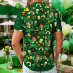 Personlig Roligt ansikte Foto Hawaiian Shirt Pub Party Essential Saint Patrick's Day Present till man pappa familj