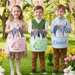Cesta de Pascua personalizada a rayas con orejas de conejo nombre e inicial regalo para la búsqueda de huevos de Pascua para niños