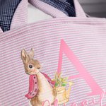 Gepersonaliseerde Schattige Pieter Konijn Paasmand met Oortjes van Gestreept Canvas met Naam en Initiaal voor Eieren Zoeken Paascadeau voor Kinderen