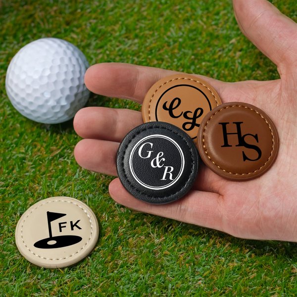Personlig Golf-Themed Monogram Magnetisk PU lær Golfballmarkør med navn og initialer Sett med 2 golfklubber Bursdagsgave til golfelskere Golfere