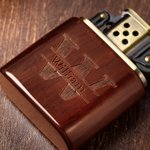 Kit accendino in legno di sandalo con logo inciso personalizzato, nome iniziale e scatola Regalo di addio al celibato per uomini e sposi