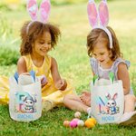Cestino di Pasqua personalizzato con il nome del coniglio Cartoon iniziale con orecchie da coniglio, accessorio per la caccia alle uova, regalo di Pasqua per bambini e bambine.