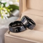 Gepersonaliseerde Ringset van 2 met Orionnevel Gegraveerde Tekst en Sterrenbeeld Verloving Bruiloft Valentijnsdag of Jubileum Cadeau voor Koppel