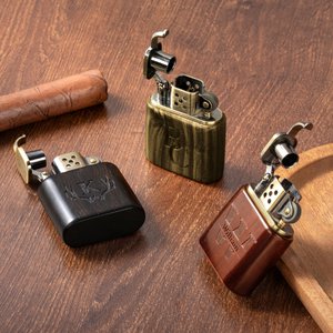 Personalisiertes Retro Feuerzeug aus Sandelholz mit eingraviertem Namen Initiale Logo Geburtstag Valentinstag Jahrestag Geschenk für Herren Ehemann