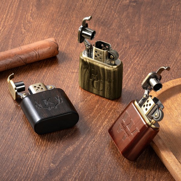 Personalisiertes Retro Feuerzeug aus Sandelholz mit eingraviertem Namen Initiale Logo Geburtstag Valentinstag Jahrestag Geschenk für Herren Ehemann