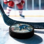 Personalisierter Eishockey Puck aus Hartgummi mit Foto Nummer Namen und Wunschtext Winterspiele Team Geschenk für Trainer Eishockey-Spieler und -Fans