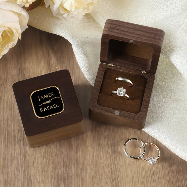 Boîte à bagues en bois personnalisée avec monogramme, nom et initiales Date de mariage Cadeau de mariage pour couple