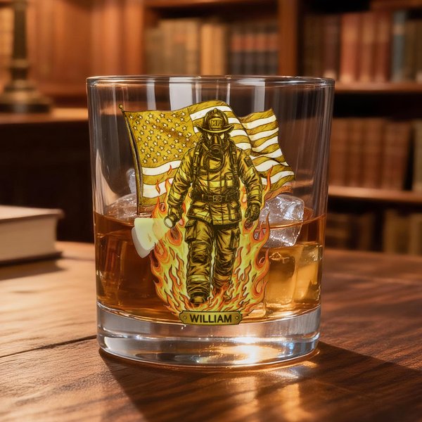 Gepersonaliseerde Amerikaanse vlag brandweerman 10 oz whiskyglas met dikke bodem en naam Vaderdag Veteranendag geschenk voor brandweerman militair