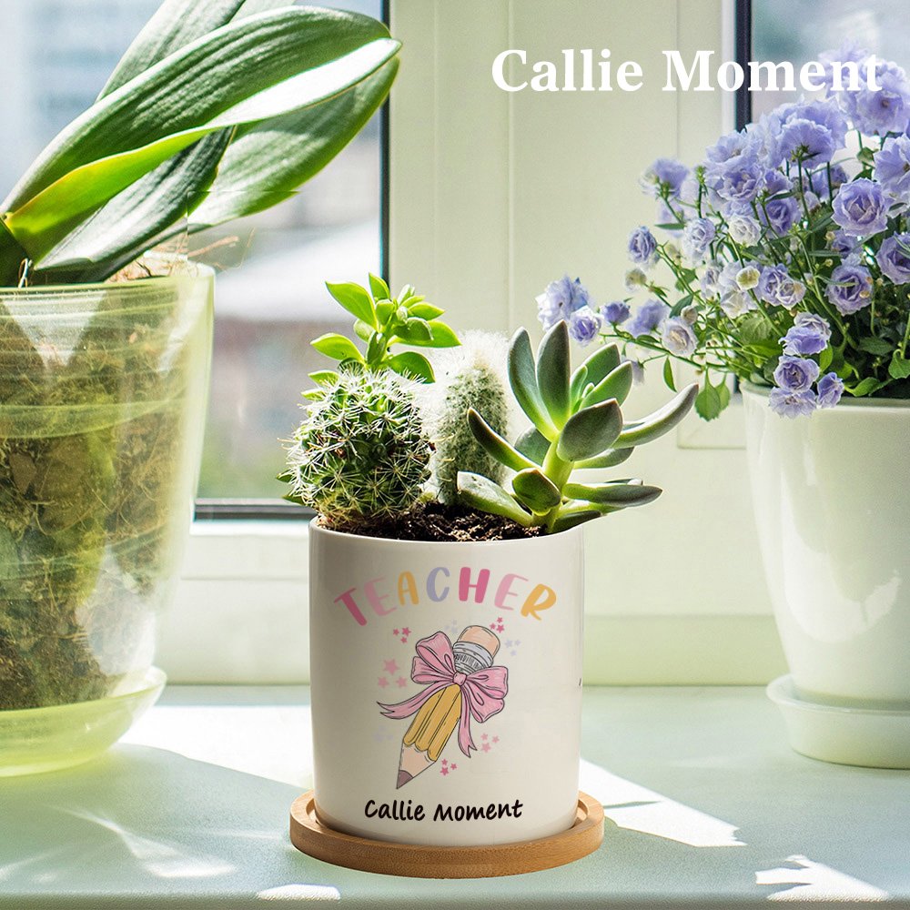 Callie Moment Spersonalizowana różowa doniczka z drewnianą podstawą i imieniem na Dzień Nauczyciela Prezent dla nauczyciela z okazji Dnia Nauczyciela 4