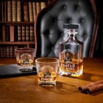 Decanter per whisky personalizzato con foto di Born to Fish, con nome e scatola di legno, regalo di compleanno e anniversario per gli amanti del whisky