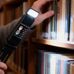 Personalizzato personaggio dei cartoni animati che legge la Bibbia LED Clip luminosa ricaricabile con nome Regalo di compleanno per gli amanti dei libri cristiani