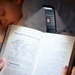 Personalizzato personaggio dei cartoni animati che legge la Bibbia LED Clip luminosa ricaricabile con nome Regalo di compleanno per gli amanti dei libri cristiani