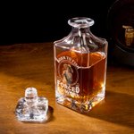 Decanter per whisky personalizzato con foto di Born to Fish, con nome e scatola di legno, regalo di compleanno e anniversario per gli amanti del whisky