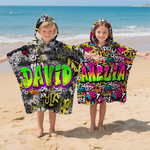Asciugamano da spiaggia con cappuccio personalizzato in stile graffiti con nome, essenziale per la spiaggia, regalo di compleanno per le vacanze estive per i bambini amanti dei graffiti