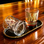 Bicchiere da whisky da 295 ml personalizzato in vetro con iniziali e motivo di rose - Regalo di San Valentino, anniversario e compleanno per coppie