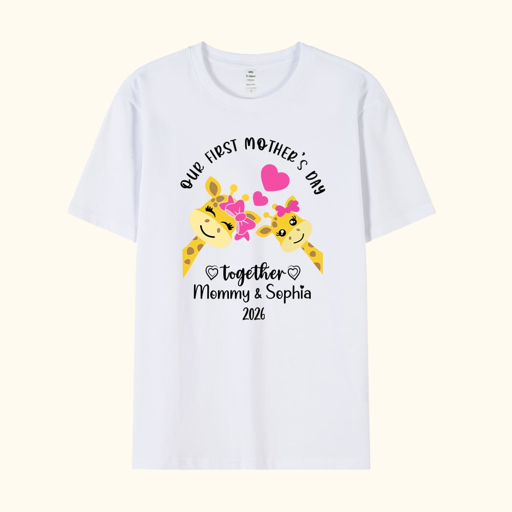 Personalisierte unsere erste Muttertag zusammen Erwachsenen-T-Shirt mit Namen Cute Giraffe Elefant Bär Koala Geschenk für neue Mama