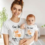 Gepersonaliseerd Onze Eerste Moederdag T-shirt Baby Onesie Set met Krans Vos en Namen Moederdagcadeau voor Nieuwe Moeder Baby