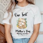 Personlig Vår första mors dag Sloth Baby Onesie och mamma Matchande T-shirt med namn och år Present till baby ny mamma