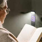 Personalisierte gestreiften Stempel Cartoon Lesen Charakter LED wiederaufladbare Licht Clip mit Namen Geburtstag Geschenk für Buchliebhaber Bücherwürmer
