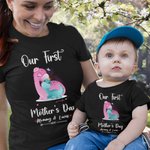 Personlig Vår första mors dag Dinosaurie Baby Onesie och mamma matchande T-shirt med namn och år Present till baby ny mamma